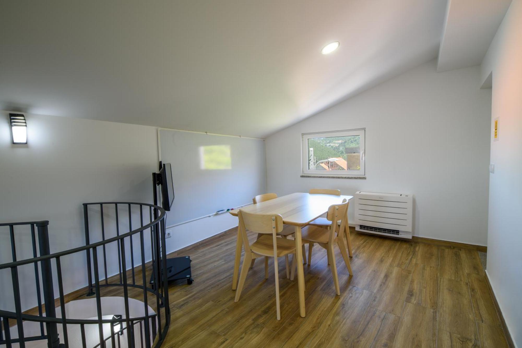 Casa Do Beco - Fabulous 3 Bedroom House With An Office, Seia, Serra Da Estrela * Lapa dos Dinheiros